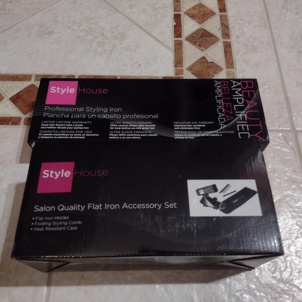 NIB Style House Black Flat Iron and Accessory Set